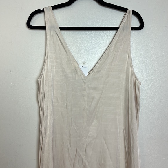 H&M Sleeveless Maxi Length Woven V-Neck Relaxed Loose Fit Dress in Light Beige - Picture 11 of 12